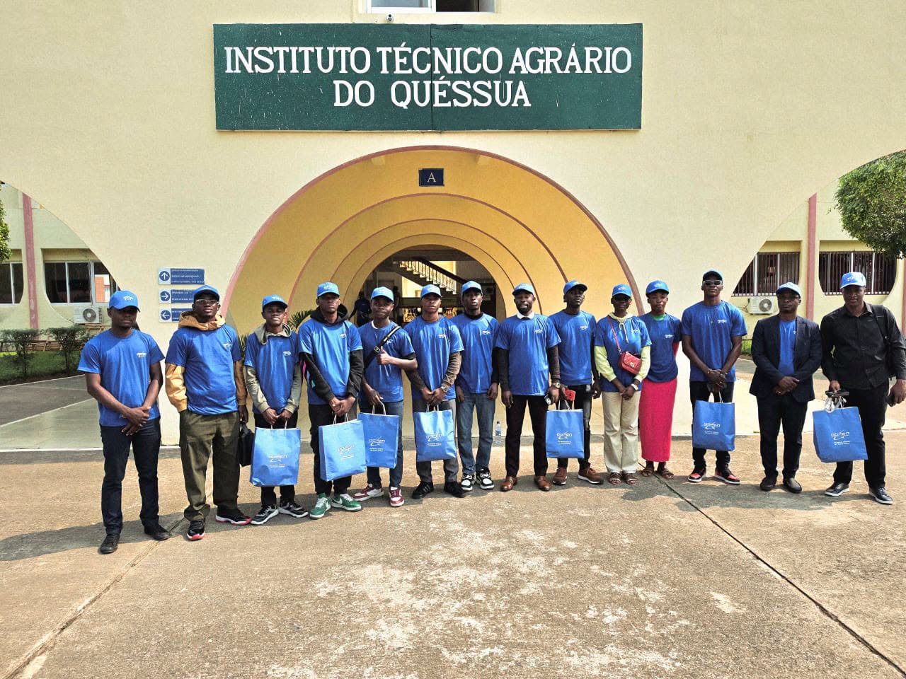 Imagem de capa: Observa+ leva observação da Terra e inteligência artificial a estudantes em Malanje