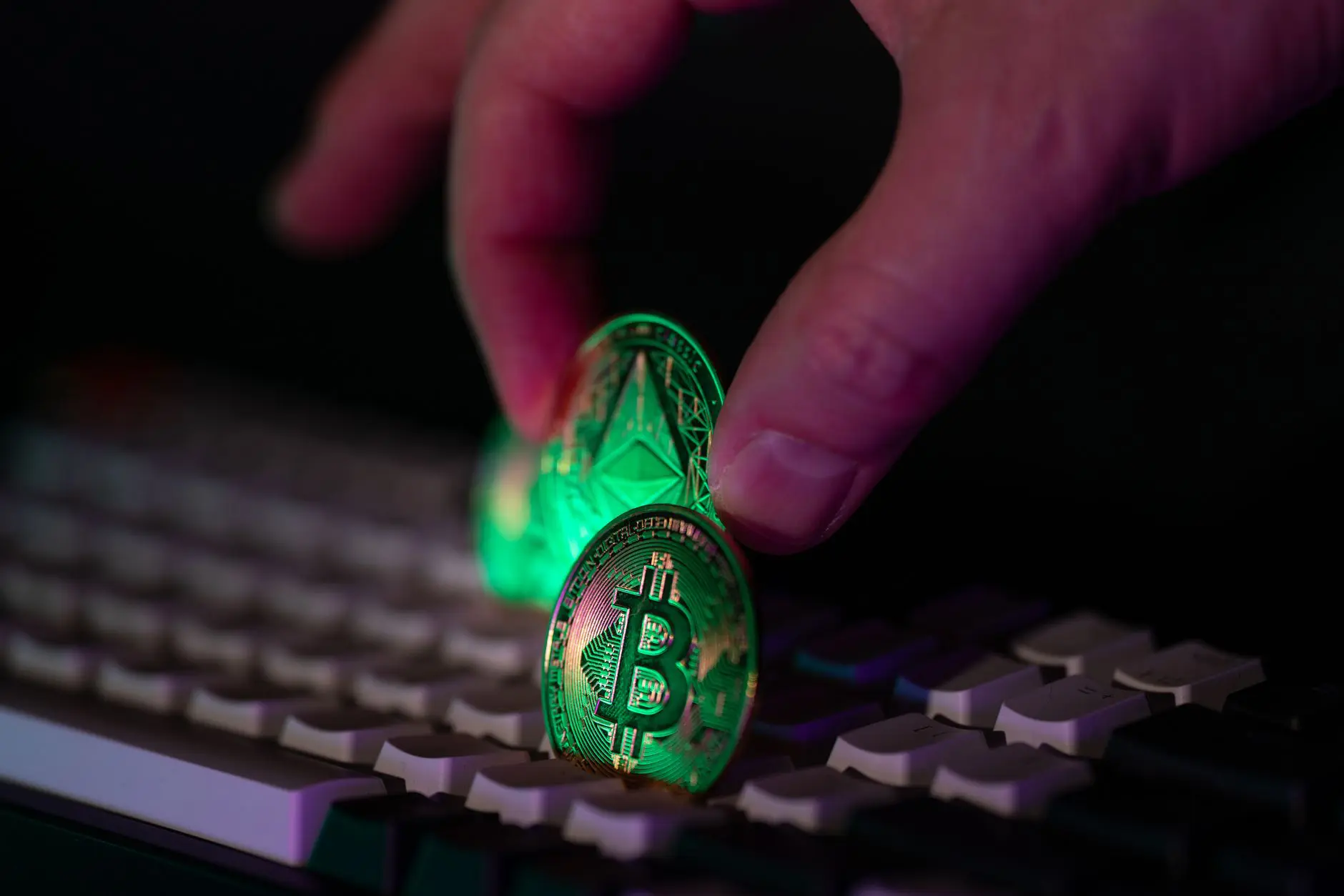 Imagem de Hacker rouba 340 milhões de dólares em bitcoins e devolve 85% à Liquid Network